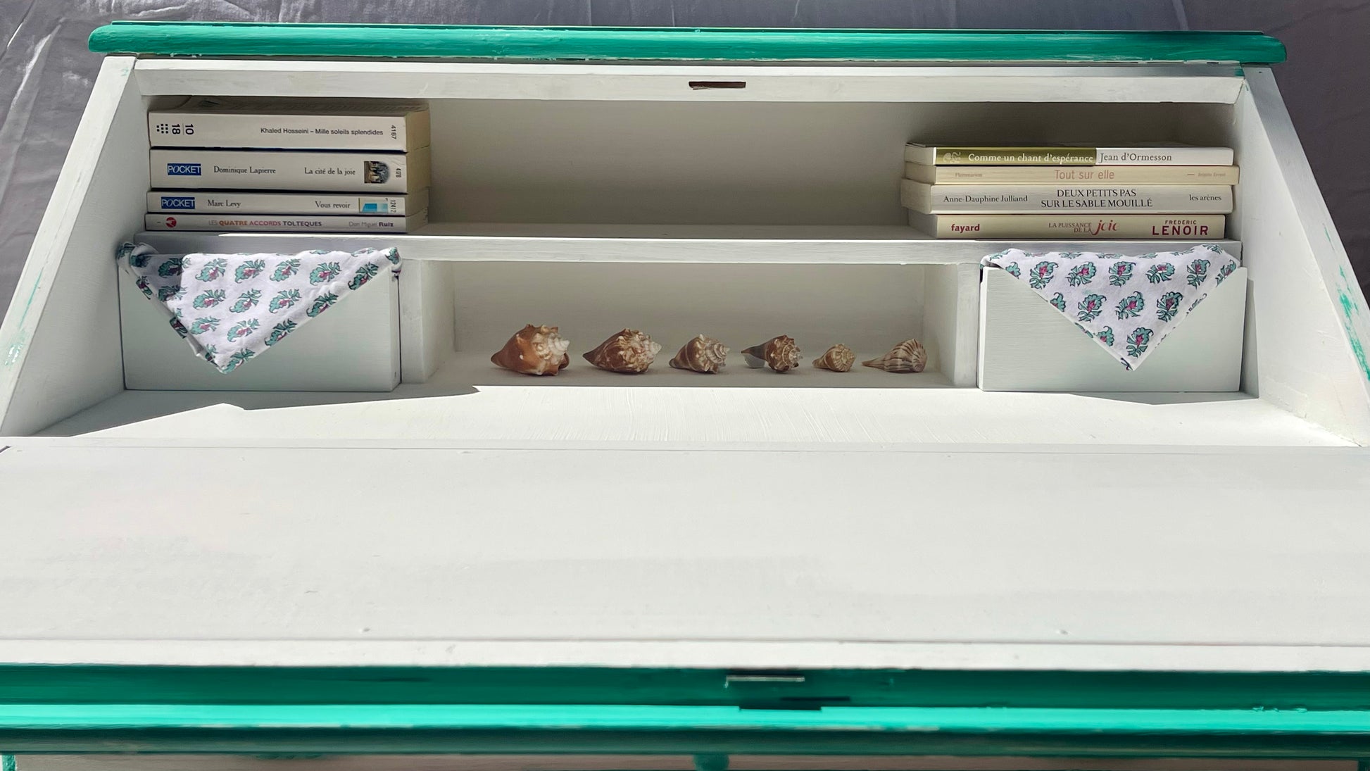 Secrétaire menthe à la plume