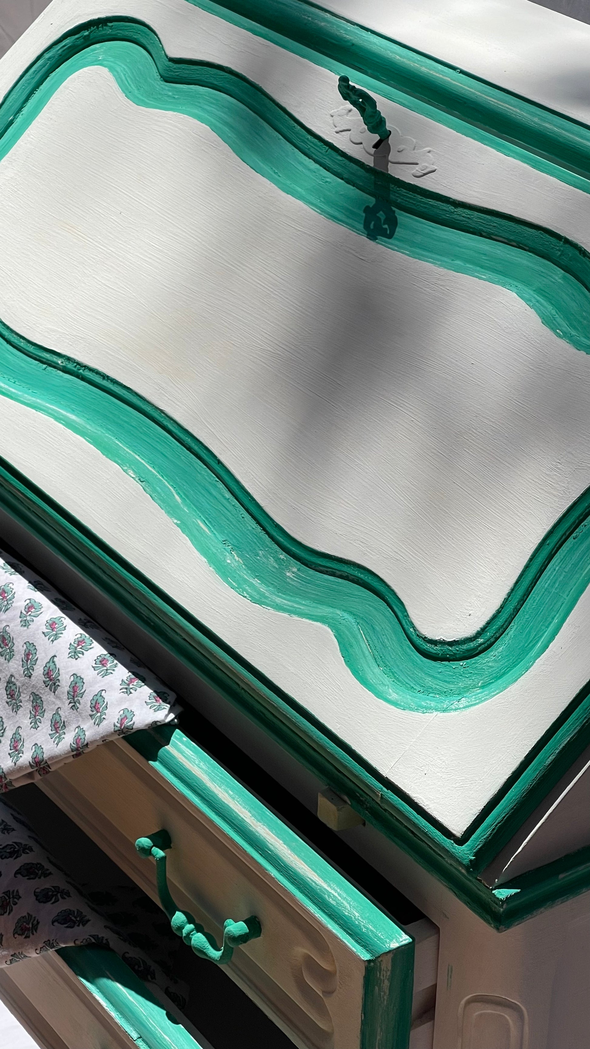 Secrétaire menthe à la plume